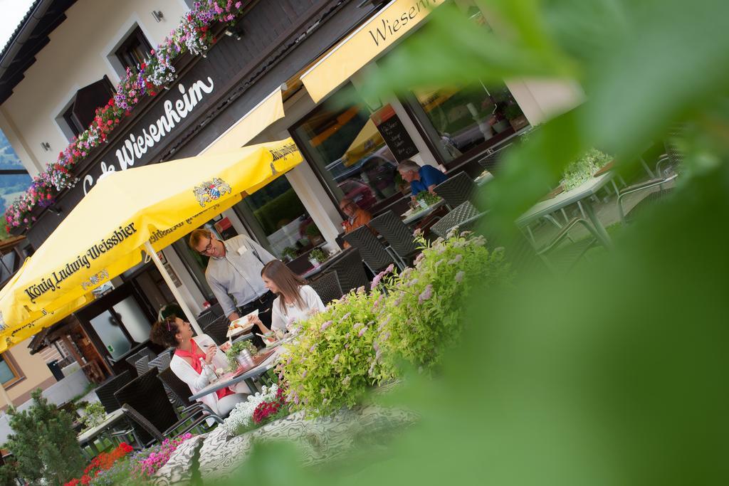 Restaurant Gaestehaus Wiesenheim Hotel Uderns Exterior photo